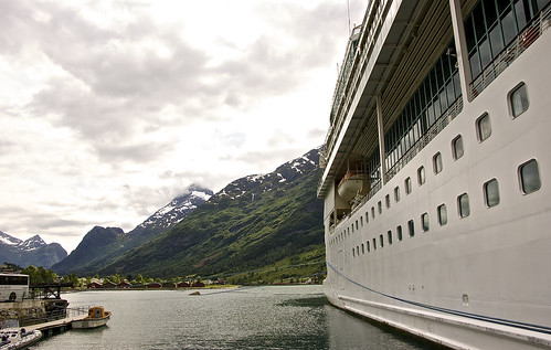Royal Caribbean cruise ship "Legend of the Seas"
