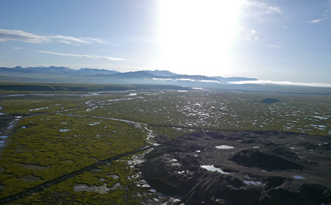 木里煤礦鳥瞰圖，煤礦位於青海省境內的青藏高原上。 採礦讓原先草地和雪山覆蓋的區域現已面目全非。 ©綠色和平