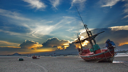 thailand thailandia tailandia mare sea sunset tramonto nuvole cielo barche boat boats prachuap prachuapkhirikhan