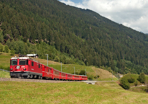 railroad switzerland railway trains svizzera bahn mau ferrovia treni rhb graubünden rhätischebahn grigioni schmalspurbahn nikond90 ge44 re1228
