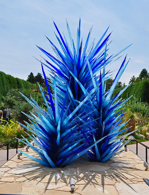 Chihuly 'Lapis Icicle Tower' (1)