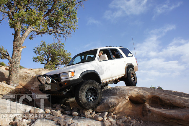 4Runners in Moab | Tricky descent at Golden Spike.