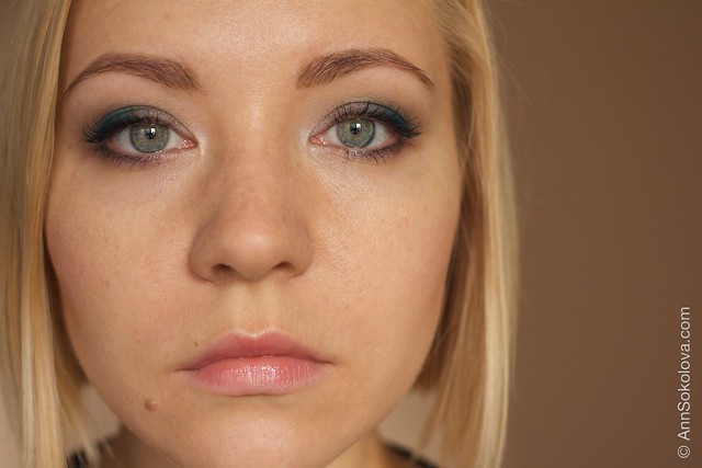 17 Avon True Colour Eyeshadow   Aquamarine Mystery makeup smokey eyes