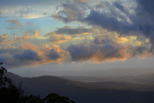 sunset clouds landscape spring australia cumulus queensland sunsetlight cloudscape sunsetclouds sequeensland mountmisery sunsetlandscape