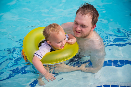 Toddler and Dad in the Pool #TrendTea #Shop