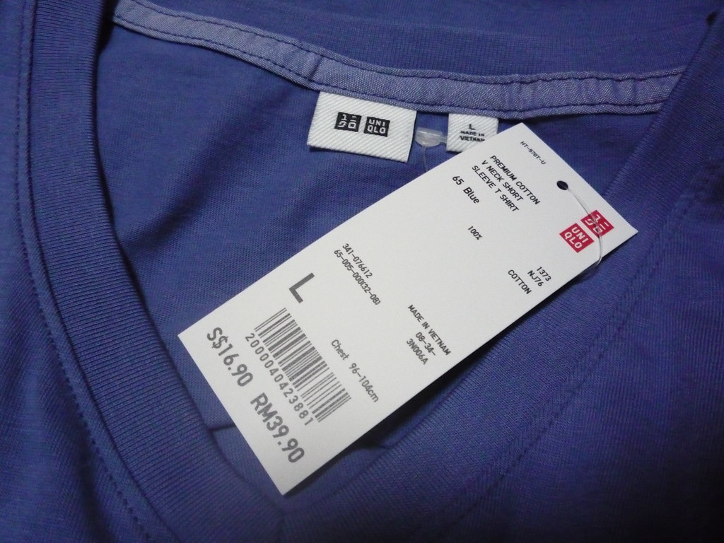 What are these loops on UNIQLO shirts for? : r/japanlife