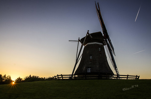 netherlands sunrise dawn nederland windmills ameland nes friesland daybreak sunflare waddeneilanden crackofdawn windmolens silhouetttes