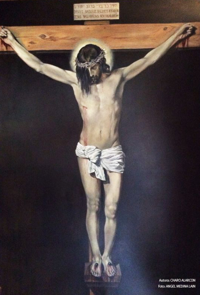 Esta copia del conocido Cristo de Velázquez ha sido  realizada y donada por Charo Alarcón para la restaurada Iglesia de la Villa. Foto: ÁNGEL MEDINA LAÍN