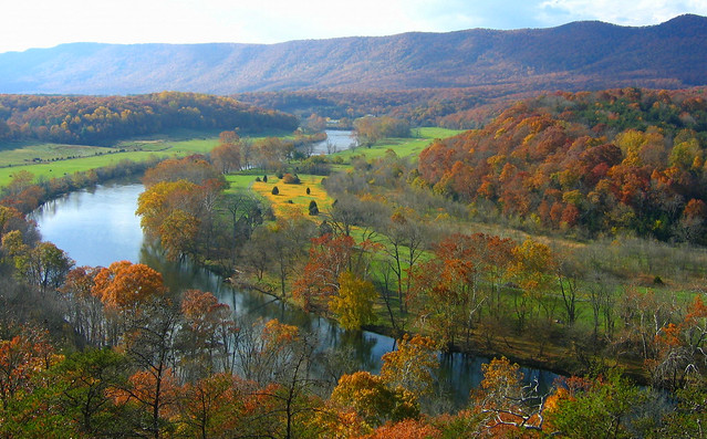 The overlook at Shenandoah River State Park, Virginia is obscenely stunning