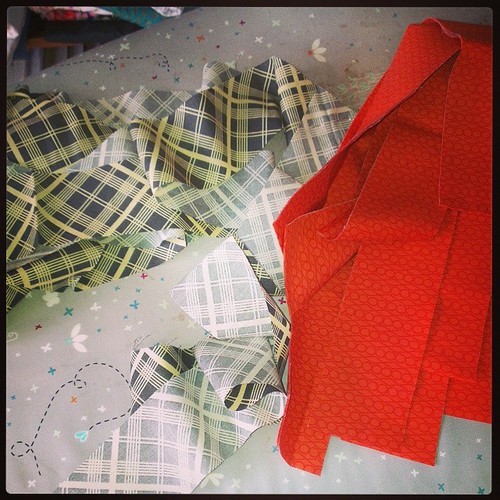 @lisasew @leedsmqg I've cut the binding! But do you have hexie dies for the sissix? Could you bring them tomorrow please?