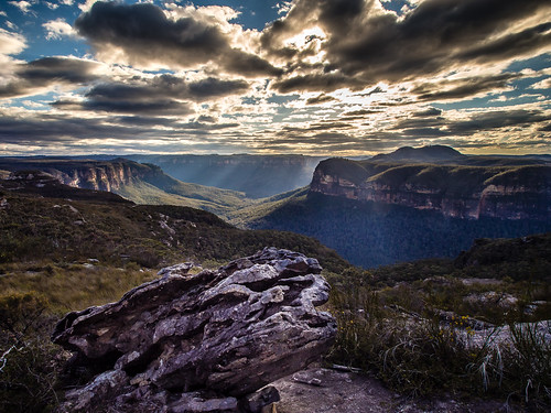 clouds landscape australia places things bluemountains newsouthwales grosevalley mounthay