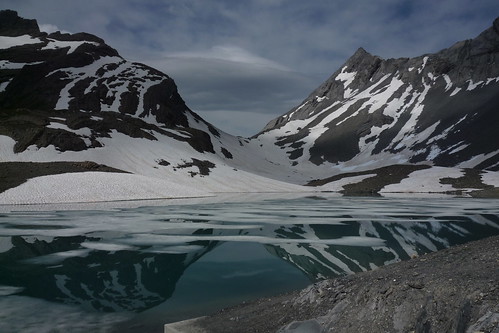 nature suisse bleu neige lacs nuages reflets valais montagnes cols