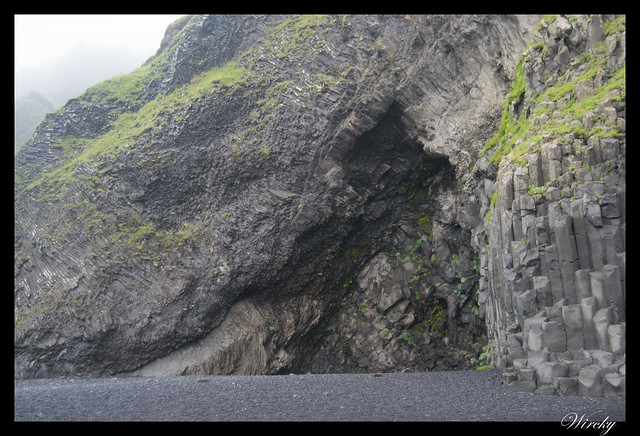 Cueva en Monte Reynisfjall