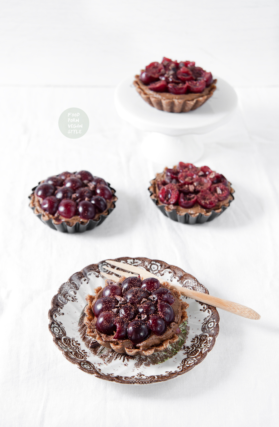 Raw mini tarts with chocolate cream and cherries