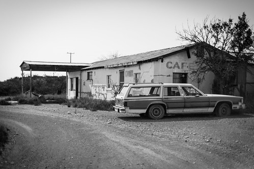 road county bw usa white black west dusty abandoned broken car station america canon 50mm cafe highway texas flat mark tx iii tire 5d f18 18 90 stationwagon terrell dryden roadstop 78851 wagan