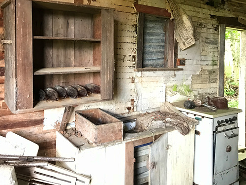 old house home head teacher rural buildin abandoned derelict dilapidated paemako piopio waitomo district waikato newzealand nz kitchen