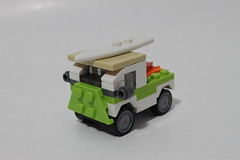 LEGO July 2014 Monthly Mini Build - Old School Surf Van (40100)
