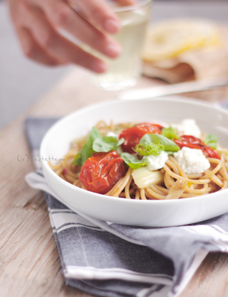 Spaghetti with fennel, cherry tomatoes and ricotta