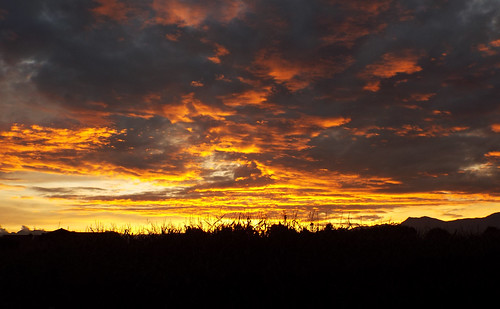 sun mountain clouds fire nuvole fuoco grano piantagione tramono