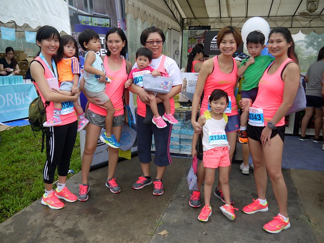 Another group shot at Shape Run, this time with Summer and her daughter. 