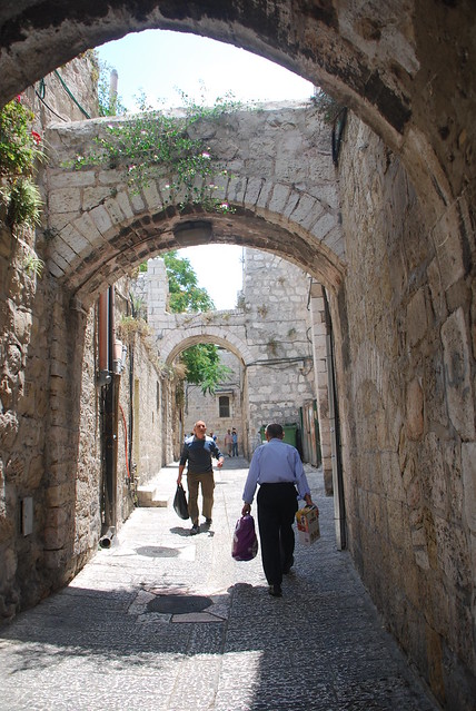 Los Cuarteles de Jerusalen. Despedida - A la búsqueda de la piedra antigua. (13)