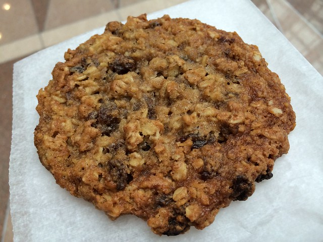 Oatmeal raisin cookie - Au Bon Pain