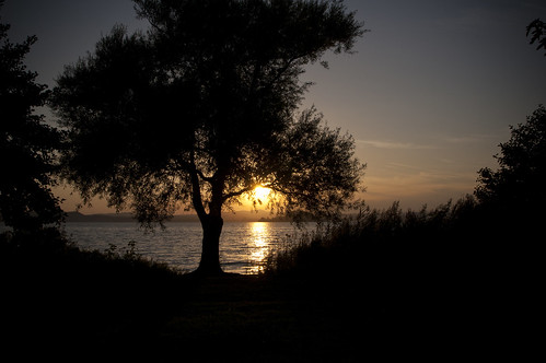 sunset italy lake dark landscape lago golden nikon tramonto silouette tamron paesaggio bolsena lazio arancione sera montefiascone tuscia d40