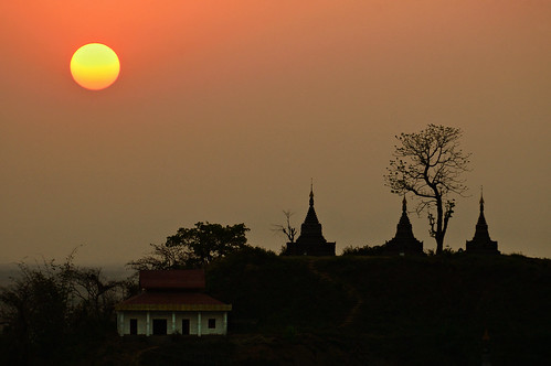 sunset landscape outdoors pagoda nikon asia southeastasia d70 burma buddhism myanmar asie paysage coucherdesoleil bouddhisme pagode birmanie mrauku rakhinestate myohaung 123faves asiedusudest pascalboegli