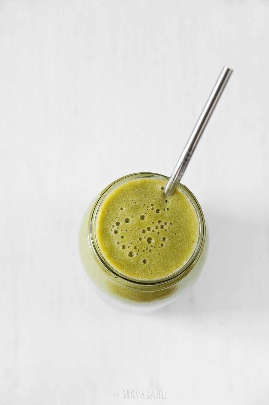 Green smoothie with kale, apricots, pineapple and nectarine