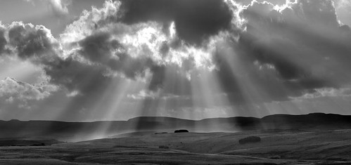 uk cloud sun mountain wales canon landscape eos nationalpark britain hill cardiff breconbeacons 5d brecon sunray wentloog stevegarrington