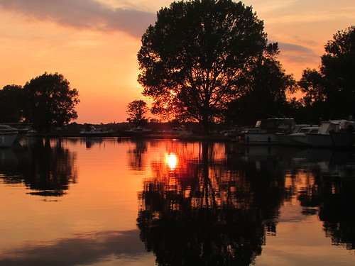 sunset orange water river boats suffolk quay beccles broads riverwaveney