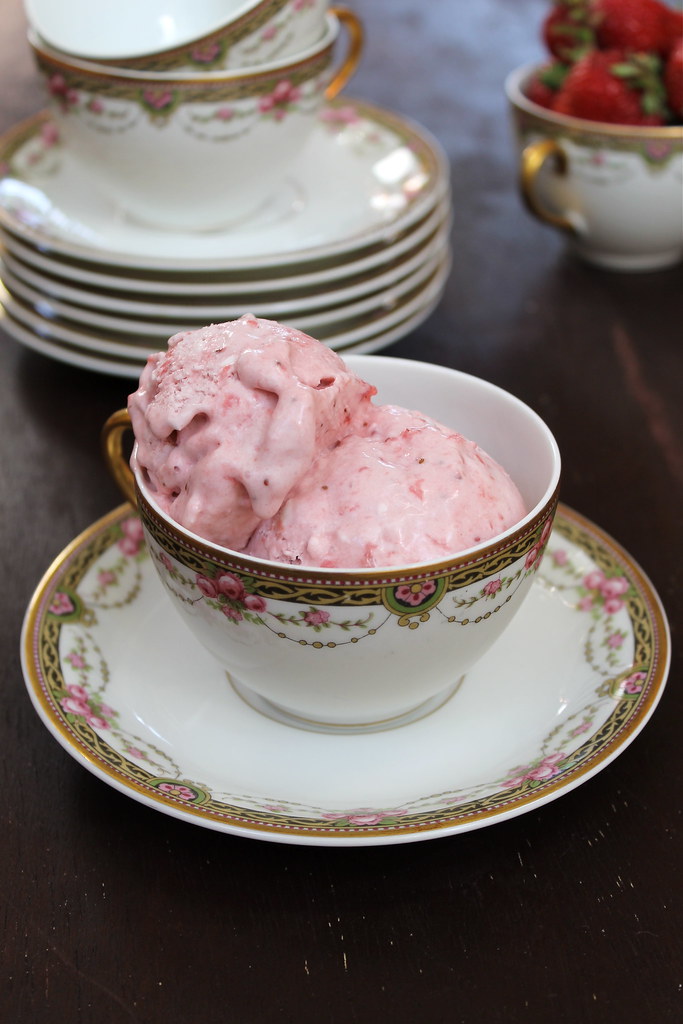 perfect for summer Strawberry Ice Cream - vegan, gluten free | http://www.katesshortandsweets.com