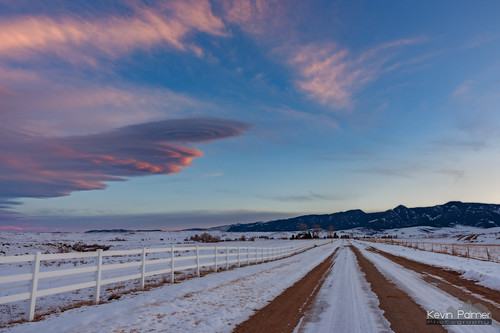 sheridan wyoming winter february evening snow snowy sunset clouds colorful orange pink beckton bighornmountains whitepicketfence dirt unpaved road lenticular tamron2470mmf28 blue sky nikond750 red