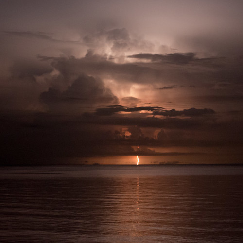 lighting lake water weather night clouds strike longexposureneworleanslakepontchartraincannon
