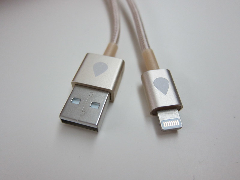 Juices+ - Gold Lightning Cable