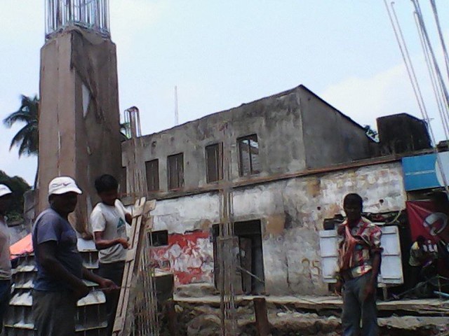 Muslim workers during roza in Metro rail project Kolkata