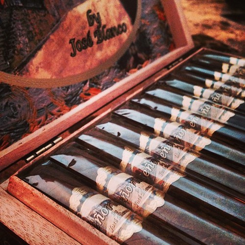 Picked up a box of #senorial #coronas #cigarporn #cigarsnob #cigaraficionado #cigars #cigar #botl