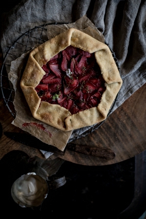 Local Milk x Little Upside Down Cake Portugal Styling & Photography Workshop | Strawberry Galette