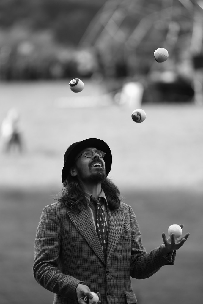 Juggle with 5 balls
