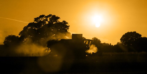 uk sunset england sun canon stu harvest stuart combine harvester worcester thatcher 60d