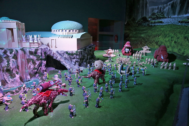Battle of Naboo pits Gungans against Trade Federation battle droids