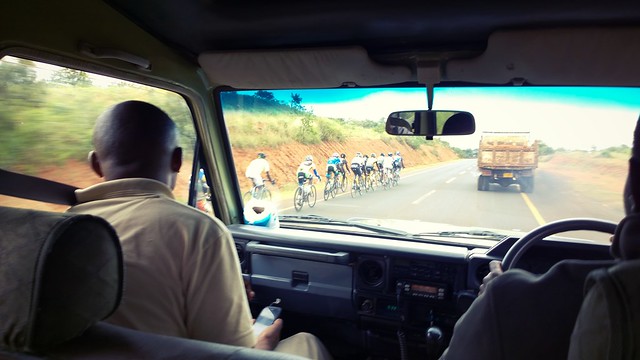 往Ngorongoro路上的自行車隊