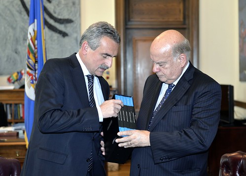 OAS Secretary General Received from Argentine Defense Minister Copies of the Minutes of the 1976-1983 Meetings of the Military Juntas