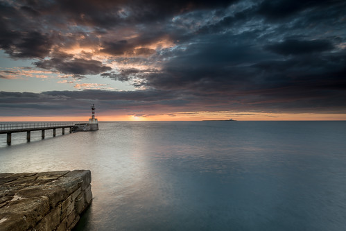 lighthouse sunrise dawn pier harbour amble coquetisland lighth
