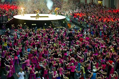 Zumba-Fitness-Party-In-Pink