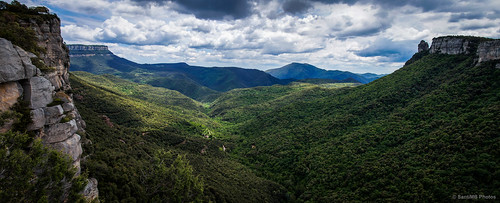 panorama valle valley montañas mountains nubes clouds paisaje landscape collsacabra rupit cataluña españa fotohiking