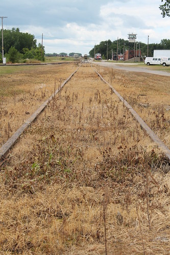 abandoned yard trains iowa rails cgw cnw oelwein