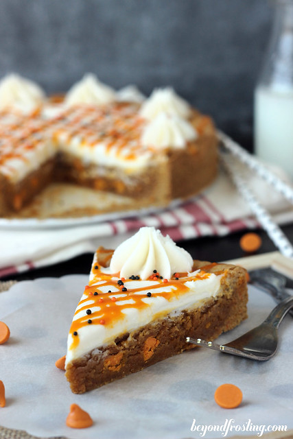 Pumpkin Spice Frosting Cookie Cake | beyondfrosting.com