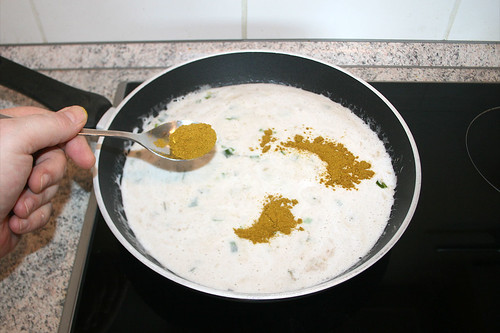30 - Curry einstreuen / Add curry