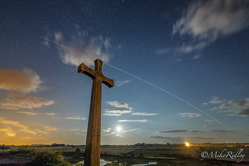 stars nightshot northumberland alnmouth moonlight iss flyby internationalspacestation mikeridley canon5dmk3 samyang14mm28 alnmouthcross